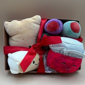 Giggle Scape Plush Charcuterie Set NWT